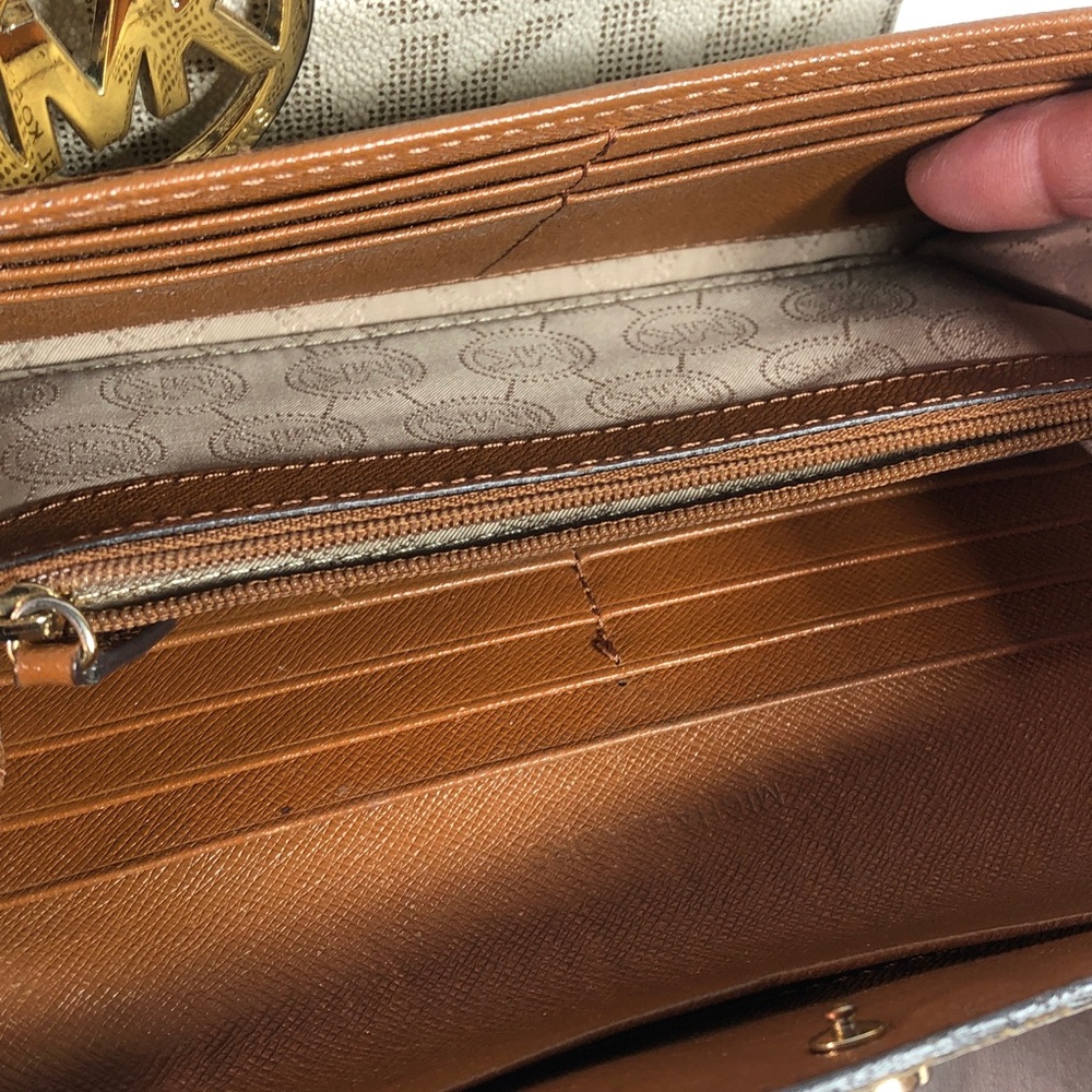 Vintage Michael Kors Cream and Tan Jet Set 3-Piece Travel Set - Picture 2 of 6